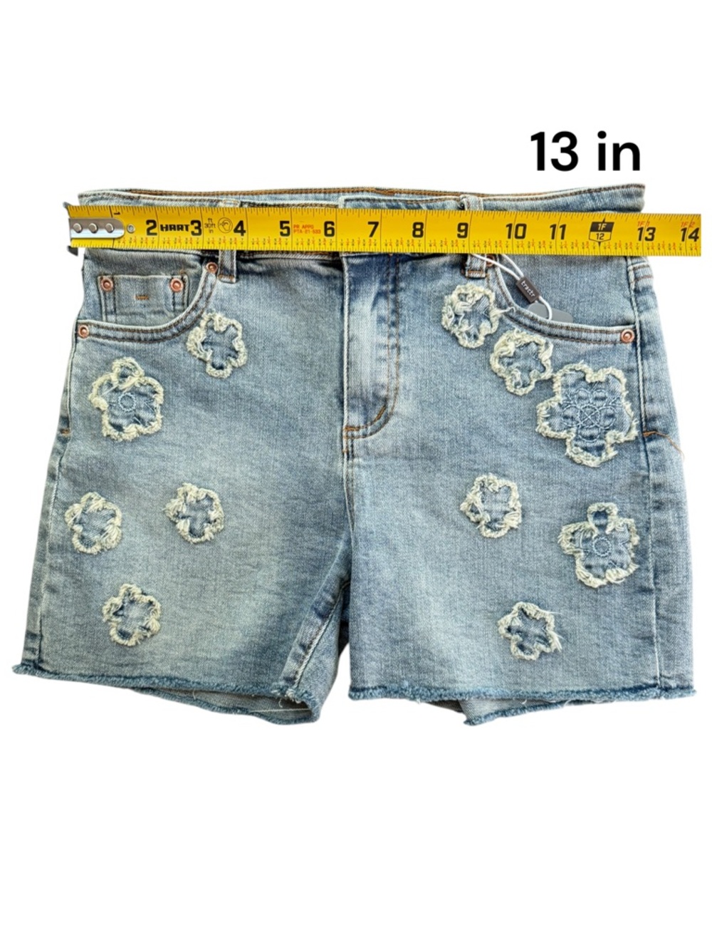 Tractr Denim Shorts Girls Light Wash Size 14 Crochet Flower Patch Frayed NWT - Picture 10 of 11